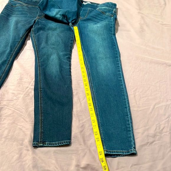 Old Navy Rockstar Super Skinny Jeggings Mid Rise Size 8 - Picture 3 of 7